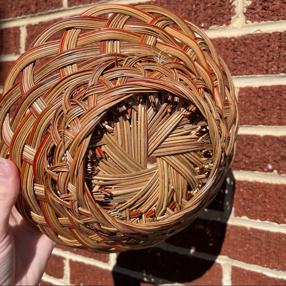 Round Basket - Picture 4 of 6